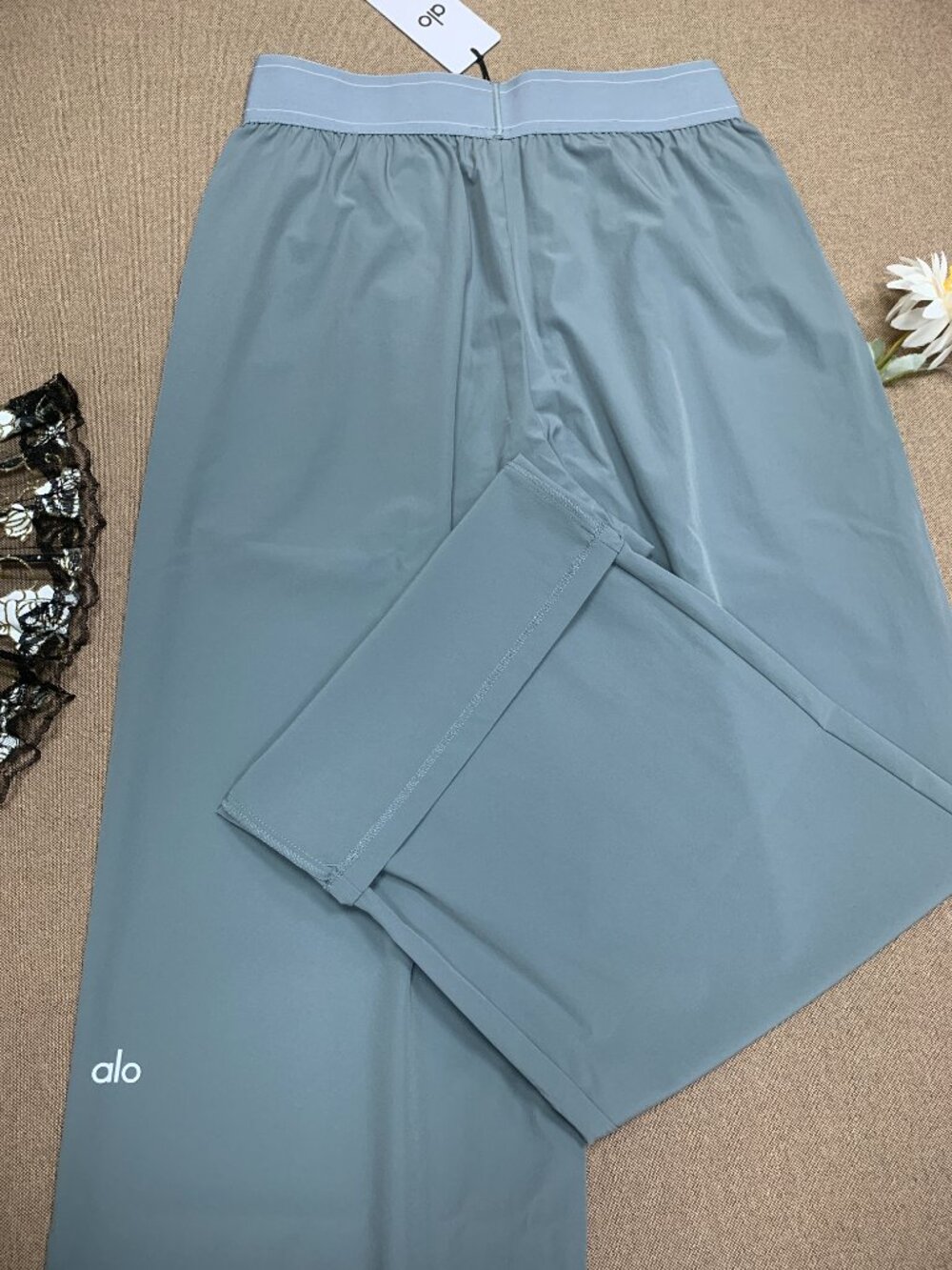 NWT ALO Yoga Steel Grey Suit Up Trouser 30" Inseam (Regular)๐ฉโ๐ผ - Picture 5 of 7